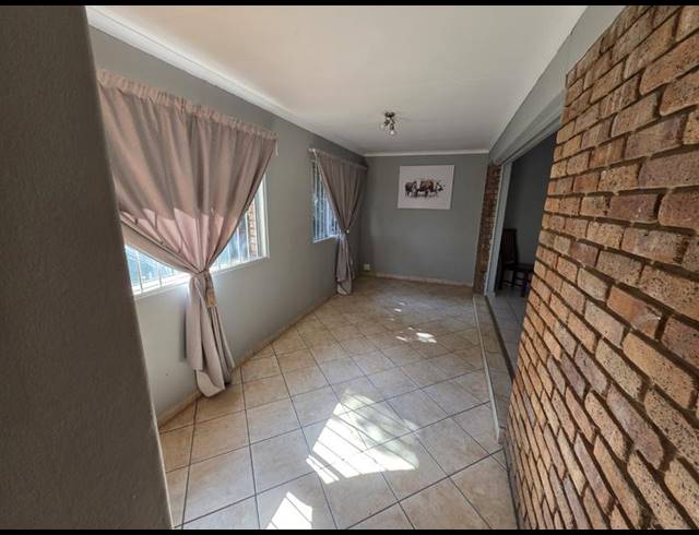 4 BEDROOM HOUSE FOR SALE IN MAGALIESKRUIN